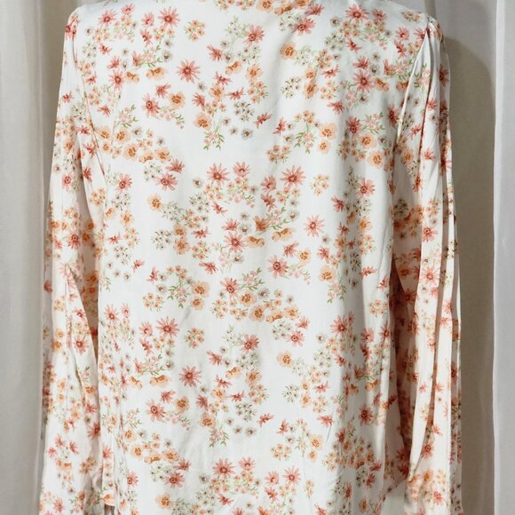 NWT- Floral Blouse - Picture 5 of 8